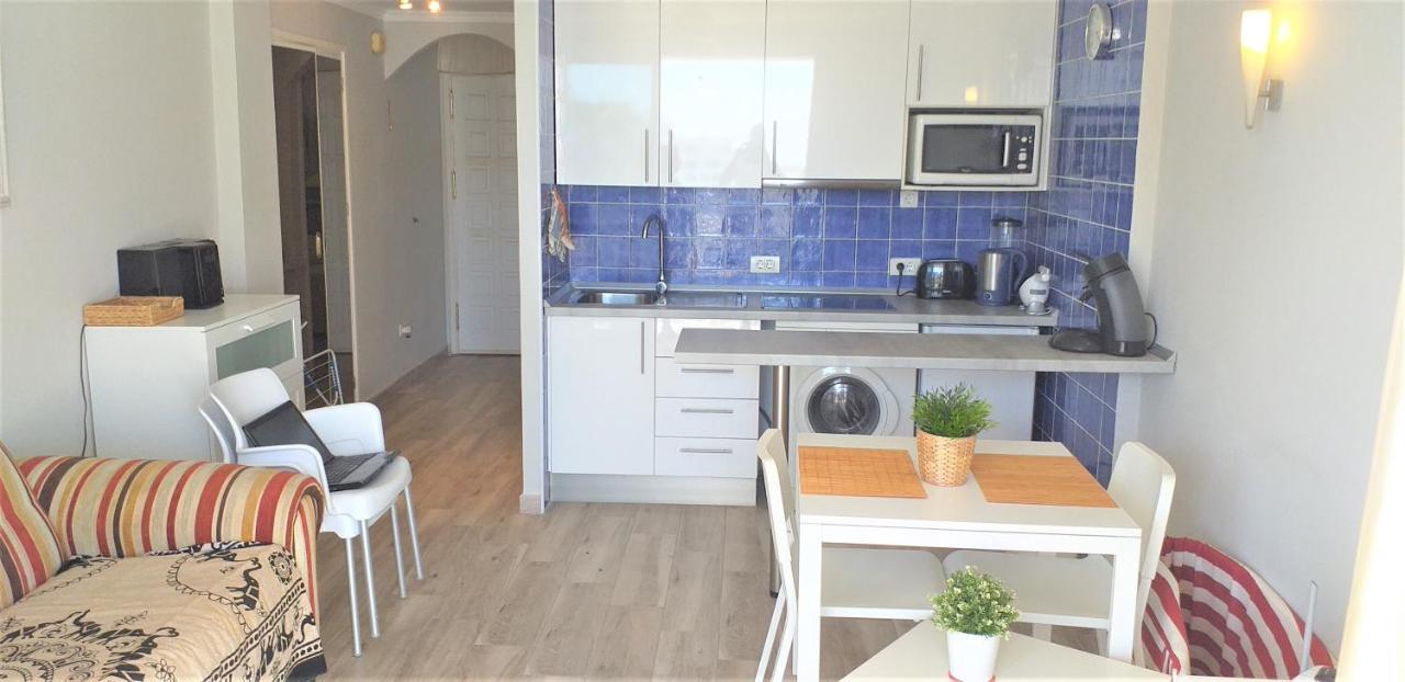 Apartment With A Large South-Facing Balcony, Sea View And Wifi In Las Americas Center Плая де лас Америкас Екстериор снимка